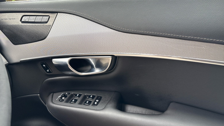 Volvo XC90 2.0 B5D [235] Plus Dark 5dr AWD Geartronic Diesel Estate